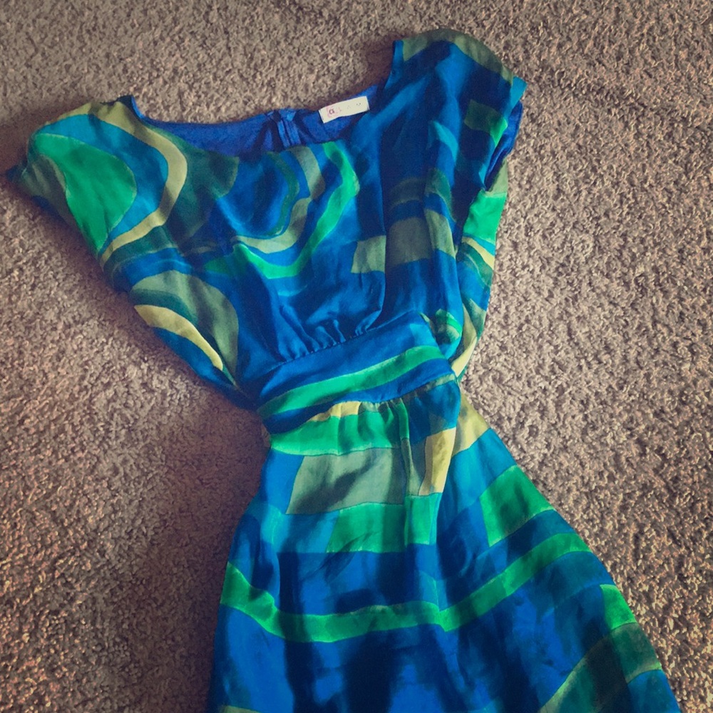 🔥Hour glass Dress w/ tie back 🔥